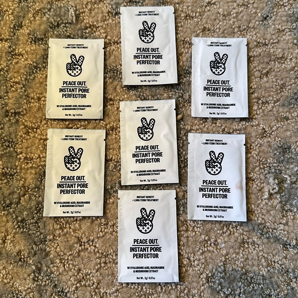 🎁 7 - Samples of Peace Out Pomegranate Instant Pore Perfector